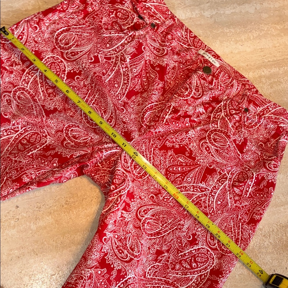 JONES NEW YORK SPORT Stylish red & white paisley /bandana print pants. 12 - Picture 13 of 17